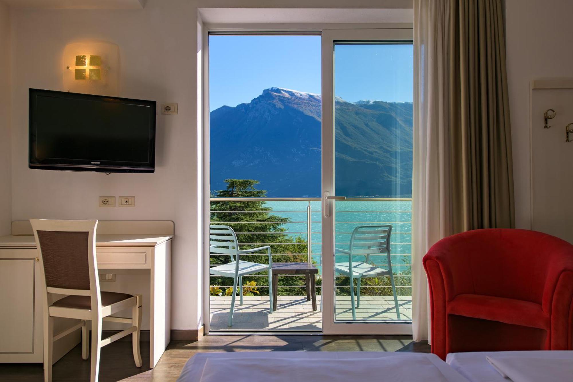 Hotel Sogno Del Benaco Лімоне-суль-Гарда Екстер'єр фото