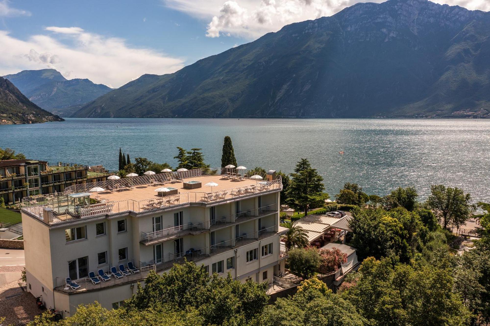 Hotel Sogno Del Benaco Лімоне-суль-Гарда Екстер'єр фото